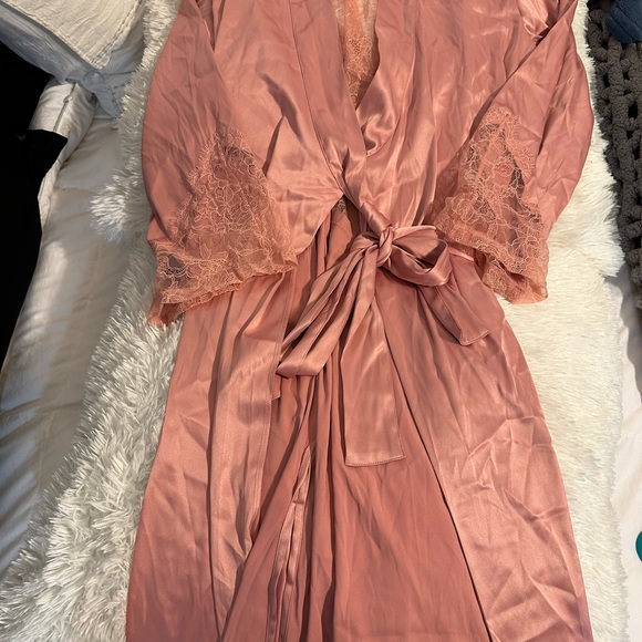Satin robe - Picture 2 of 3